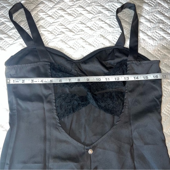 Elegant Black Midi Dress - Picture 7 of 10